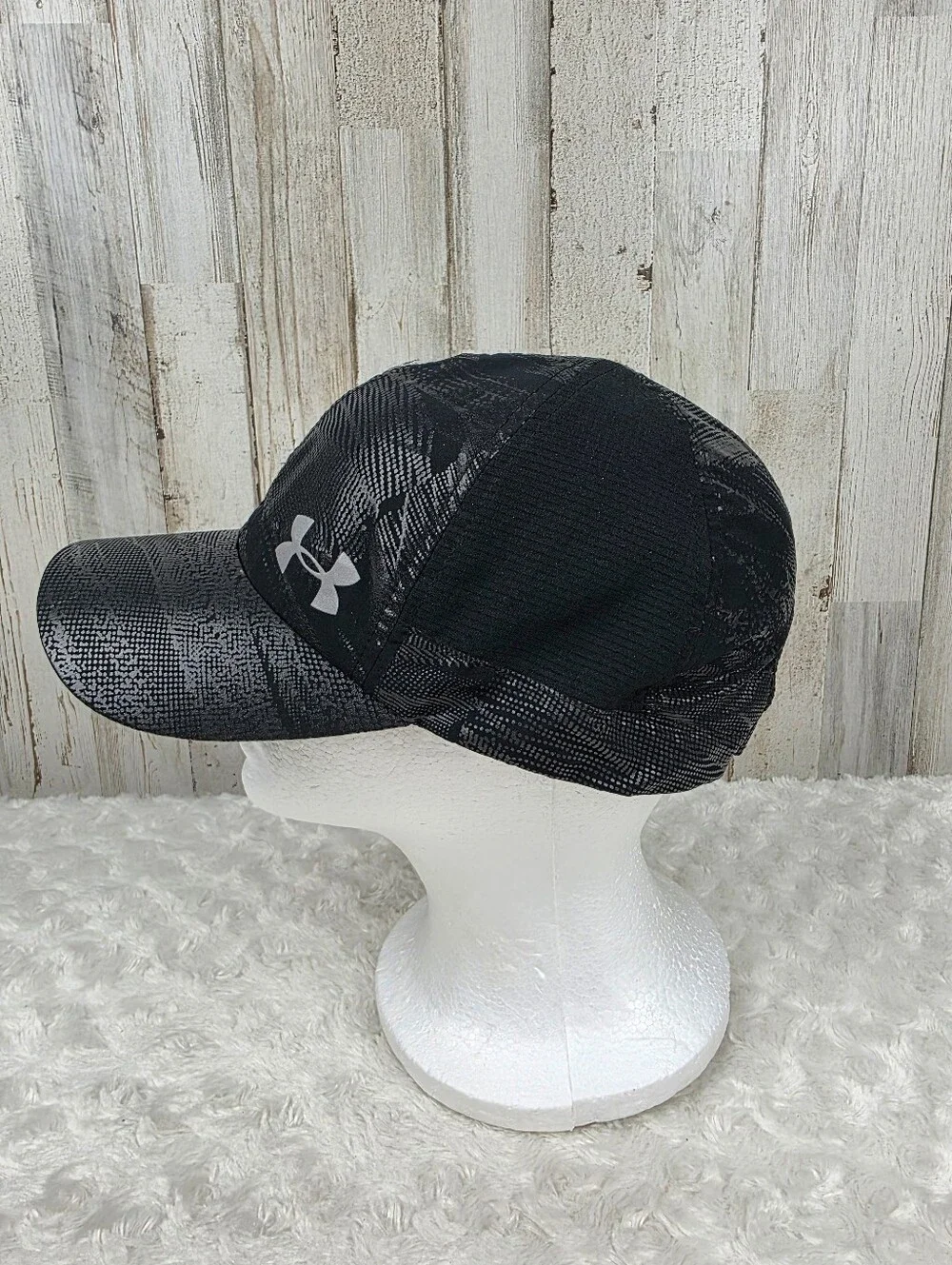 Under Armour Fly By Black Metallic Baseball Cap